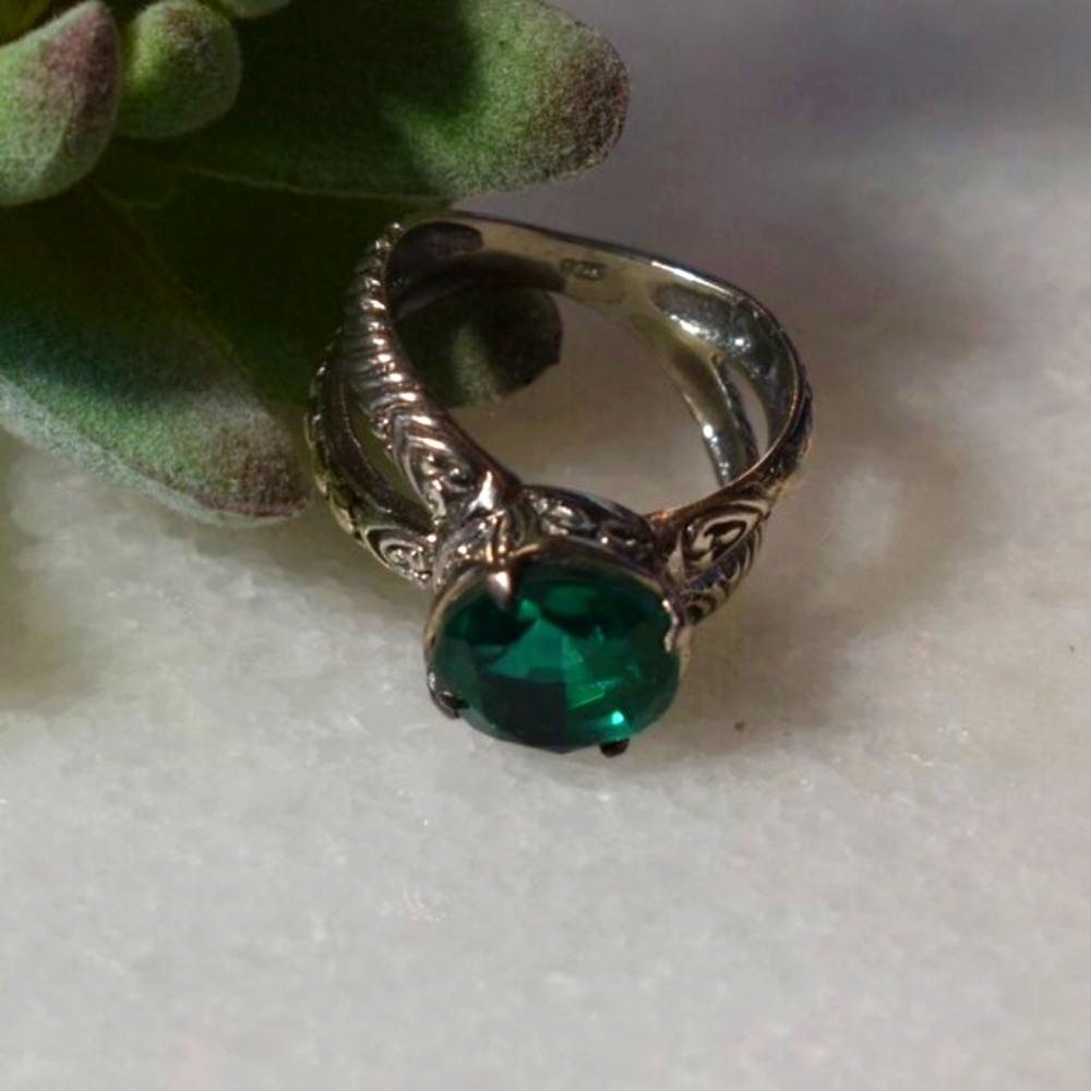 Emeraldine Quartz Ring